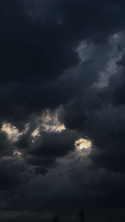 Weather Asthetic Picture, Dark Blue Clouds Aesthetic, Dark Cloudy Sky Aesthetic, Dark Cloudy Sky, Cloudy Aesthetic, Cloudy Night Sky, Asthetic Picture White And Black, Bach Flowers, Cloudy Nights