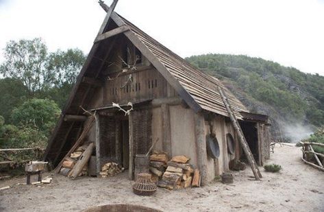 Viking Buildings, Viking Aesthetic, Zelt Camping, Viking House, Viking Village, Viking Life, Long House, Viking Culture, Medieval Houses