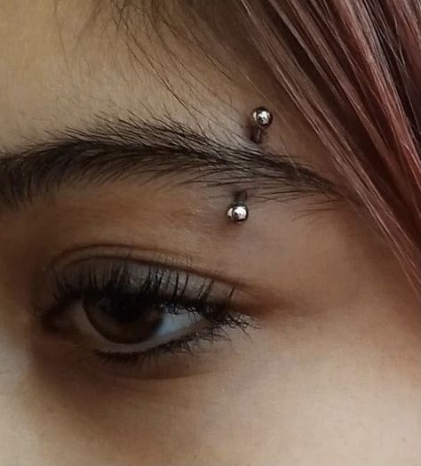 Small Eyebrow Piercing Jewelry, Left Eyebrow Piercing, Eyebrow Peicerings, Arm Piercing, Eyebrow Piercing Aesthetic, Brow Piercing, Unforgettable Tattoo, Dream Piercings, Eyebrow Piercings