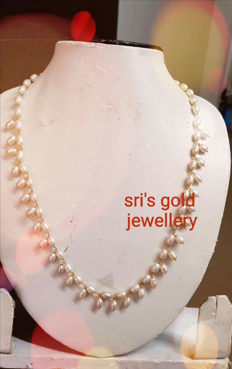 Pearl Jewelry Indian Simple, Pearls Jewelry Indian, Pearl Bridal Jewelry Sets, Gold Pearl Jewelry, Gold Jewelry Outfits, Pearl Jewelry Design, Gold Jewelry Simple Necklace, Beautiful Gold Necklaces, Pearls Jewelry