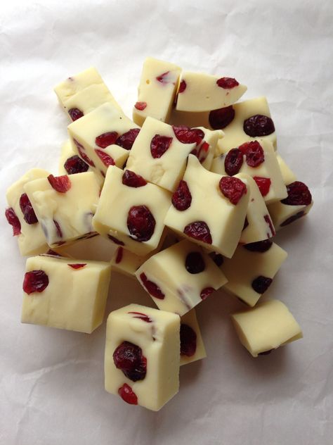 Fudge Aesthetic, White Fudge With Cranberries, Aesthetic White Chocolate, White Chocolate Cranberry Bars, White Chocolate Cranberry Fudge, Cranberry White Chocolate Bars, Cranberry Fudge, Cottage Cheese Breakfast, Chocolate Cranberry