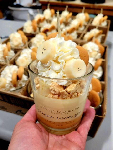 Dessert Soy Candle Banana Cream Pie Cool Homemade Candles, Cute Homemade Candles, Sweet Candles Ideas, Candle Food Ideas, Candles That Look Like Food, Dessert Candle Ideas, Homade Candles, Cool Candle Ideas, Cute Candle Ideas