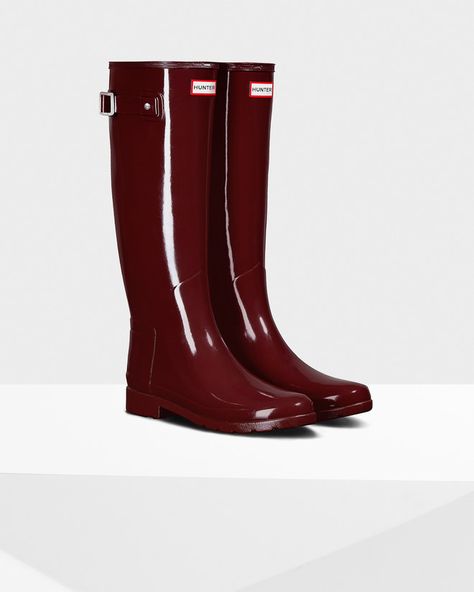 Burgundy. Wellies. Hunter Refined Gloss Original in Dulse. Le Chameau Wellies, Inspi Shoes, Wishlist Shoes, Hunter Boots Outfit, Hunter Wellies, Boots Store, Fantastic Shoes, Fashionable Snow Boots, Hunter Rain Boots