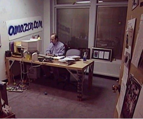 Ladies and gentlemen: Jeff Bezos (CEO of Amazon) in his first office 1999 Amazon Jeff Bezos, Python Code, His Office, Jeff Bezos, Executive Office, Start Ups, You Gave Up, Home Based Business, Drafting Desk