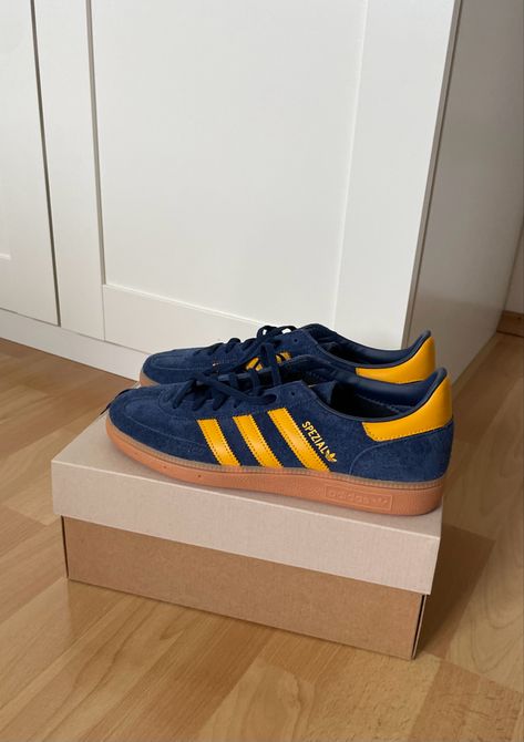 Shoes Adidas Samba, Blue Adidas Spezial, Samba Adidas, Adidas Handball Spezial, Adidas Handball, Adidas Sambas, Dr Shoes, Shoes 2023, Shoe Wishlist