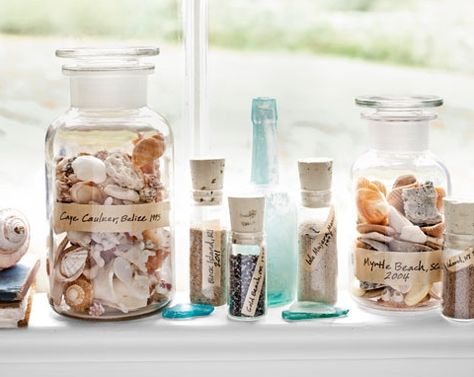 32 Seashell Collection Display Ideas - Coastal Decor Ideas and Interior Design Inspiration Images Senior Week, Seashell Display, Beach Souvenirs, Shell Display, Deco Marine, Va Beach, Summer Vacation Spots, Shells And Sand, Sand Collection