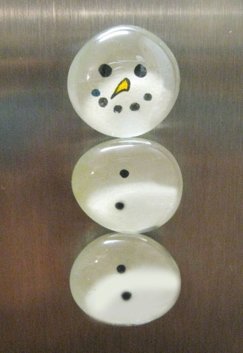 DIY Snowman Magnet Refrigerator Magnets Diy, Glass Gem Magnets, Mason Jar Snowman, Diy Beeswax Wrap, Painted Tin Cans, Fun Winter Crafts, Felt Snowman, Christmas Magnet, Glass Snowman