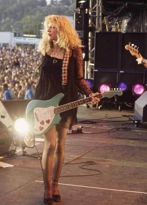 Courtney Love Outfits 90s, Kinderwhore 90s Riot Grrrl Style, Kinderwhore 90s Grunge Style, Courtney Love Outfits, Courtney Love Style, Riot Grrrl Outfits, Riot Grrrl Fashion, Courtney Love 90s, Hole Band