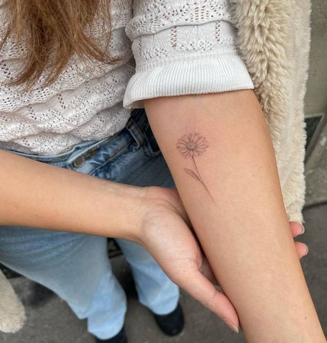 Daisy Tattoo On Forearm, Daisy Tattoos Ideas, Small Daisy Rib Tattoo, Daisy Wrist Wrap Tattoo, Daisy Tattoo No Stem, Simple Gerber Daisy Tattoo, Daisy Tattoo Dainty, Whimsical Daisy Tattoo, Margarite Daisy Tattoo