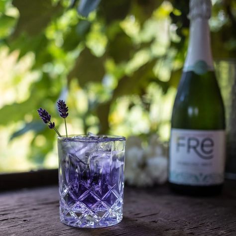 Spritz Mocktail, Butterfly Pea Flower Tea, White Zinfandel, Rose Lemonade, Culinary Lavender, Non Alcoholic Wine, Lavender Butterfly, Butterfly Pea Flower, Butterfly Pea