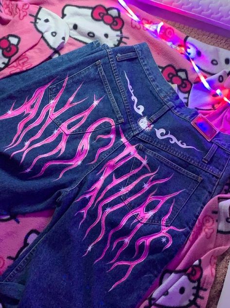 Custom Clothes Streetwear, Legging Jeans Outfit, New Jeans Jeans, Waist Jeans Outfit, Jeans Jacket Outfit, Custom Painted Jeans, Short Jeans Jacket, Jeans Skirt Outfit, Wide Leggings