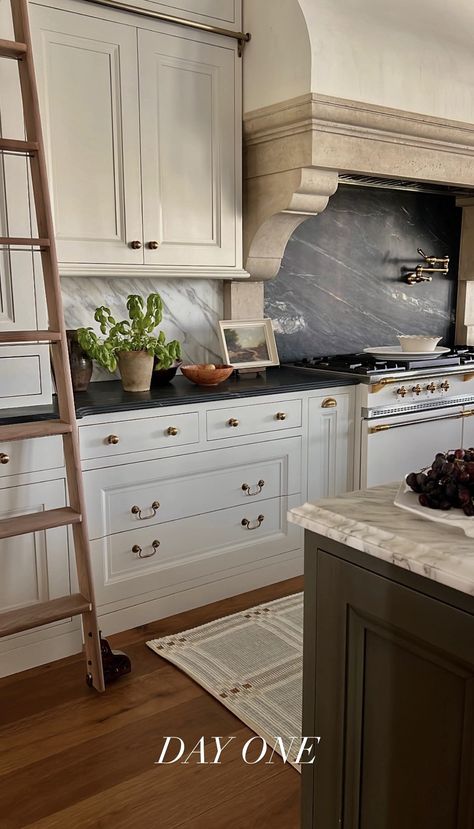 Whitney Parkinson, Italian Inspired Kitchen, English Kitchens Design, Whittney Parkinson, Plain English Kitchen, Lake House Kitchen, Country House Interior, Kitchen Backsplash Designs, Cottage Kitchens