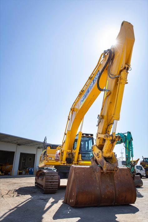 Komatsu PC450LC: A robust 40-50 tonne hydraulic excavator, ideal for construction and mining tasks. High-performance, fuel-efficient, and eco-friendly design. #Komatsu #Excavator #Construction #Mining Hydraulic Excavator, Friendly Design, Fuel Efficient, Environmentally Friendly, Fuel, Design