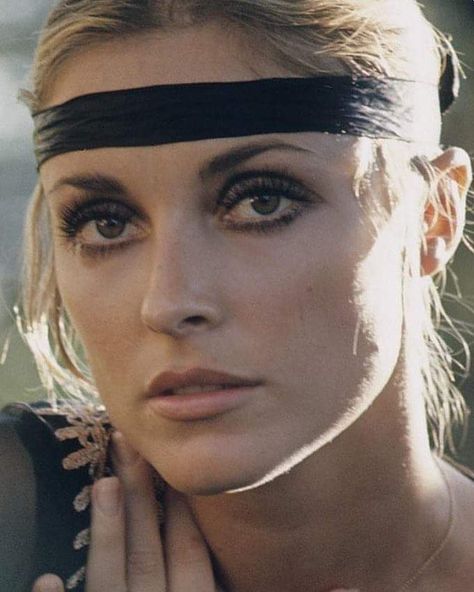 Sharon Tate Makeup, 60s Makeup, Nancy Sinatra, Roman Polanski, Sharon Tate, Valley Of The Dolls, Brigitte Bardot, Classic Beauty