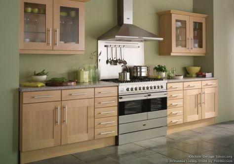 Light beech kitchen cupboards. Olive green walls. LIKE! Beech Kitchen Cabinets, Beech Kitchen, Green Kitchen Walls, Kitchen Decor Trends, Green Kitchen Decor, Light Wood Cabinets, Kitchen Wall Colors, Green Walls, Wood Kitchen Cabinets