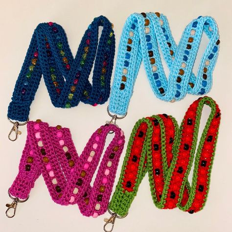 Crochet Keychain Ideas, Crochet Lanyard, Diy Lanyard, Keychain Ideas, Crochet Hack, Crochet Knit Stitches, Crochet Jewelry Patterns, Beaded Lanyard, Beaded Crochet