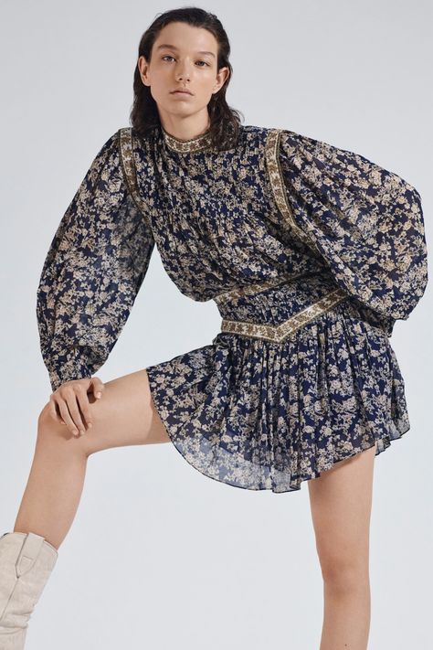 Isabel Marant Style, Etoile Isabel Marant, Tall Fashion, 2020 Fashion Trends, Review Fashion, Spring Street Style, Edgy Outfits, Fashion 2020, Womens Fashion Trends