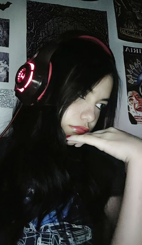 Gamer Girlfriend Aesthetic, Gamer Woman, Gamergirl Aesthetic, Gamer Girl Aesthetic, Goth Girlfriend, Art Heist, Gamer Girlfriend, Gamer Aesthetic, Girlfriend Aesthetic