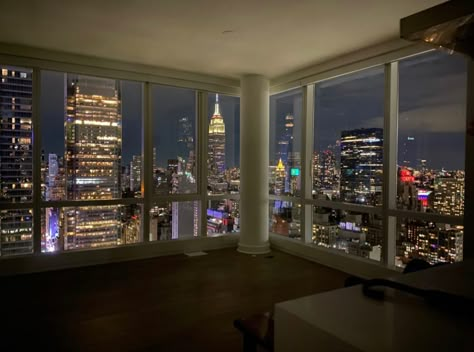 Apartamento New York, Appartement New York, Penthouse Aesthetic, Nyc Penthouse, City View Apartment, New York Penthouse, Tower Apartment, Modern Penthouse, Big Clock