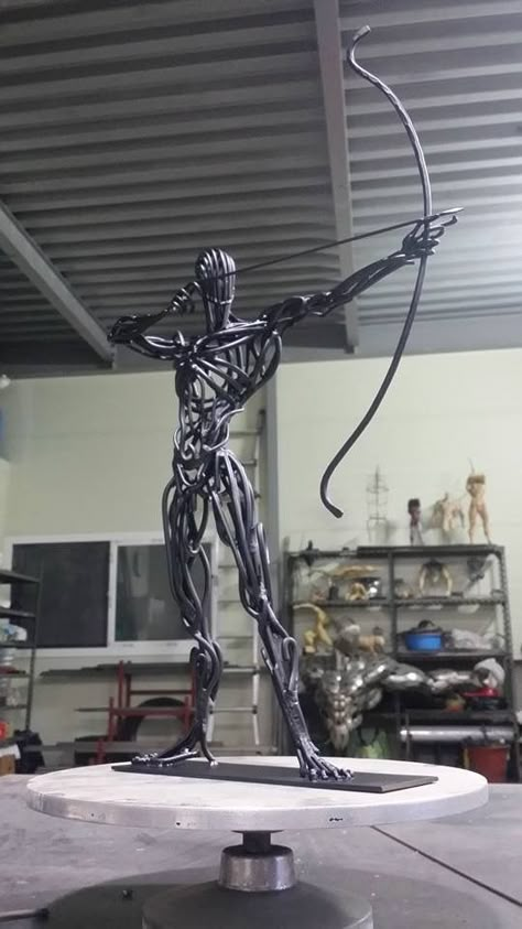 Metal Statue Art, Metal Human Sculpture, Art Fer, Welding Crafts, Ceramic Sculpture Figurative, Human Sculpture, Welding Ideas, Welding Art Projects, Metal Artwork Wall