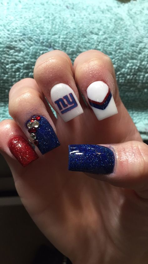 New York Giants acrylics with #bostonnailart sticker! Gotta love my g-men Giants Nails, Nails Baseball, Football Nail Designs, Sports Nails, Ny Giants Football, Football Nails, New York Giants Logo, Art Football, New York Giants Football