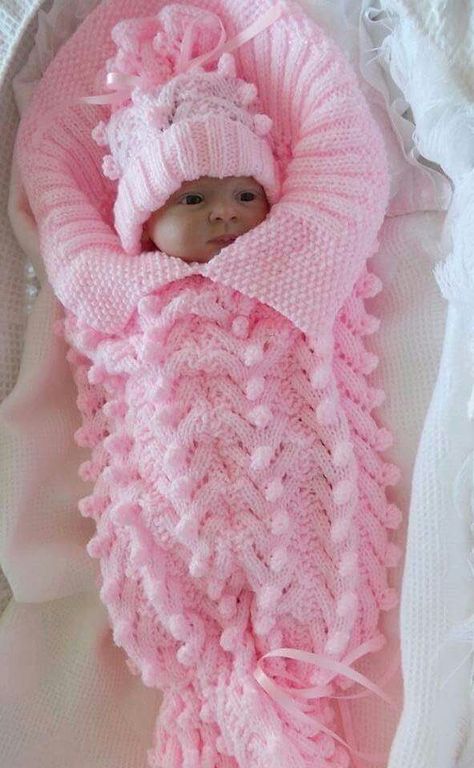 Knitting Patterns Cocoon, Baby Cocoon Pattern, Baby Slaapzakken, Baby Cocoon, Baby Bunting, Baby Tips, Crochet Baby Clothes, Knitted Baby Blankets