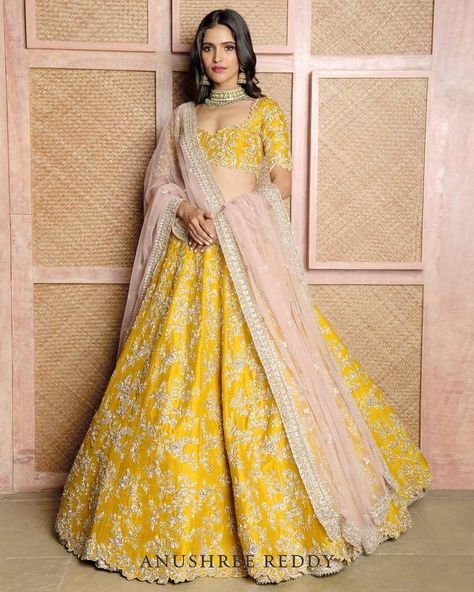 Haldi Costume, Pretty Lehengas, Reception Lengha, Reception Jewellery, Indian Outfits Lehenga, Lehnga Dress, Bridal Lehenga Collection, Designer Bridal Lehenga, Indian Bridal Lehenga