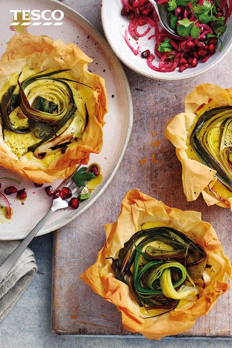 These elegant tartlets are great for plating up as a starter. A savoury filling of creamy goat's cheese and tender charred leeks is encased in a floral-shaped crisp filo pastry cup for a simple yet stunning veggie dish. | Tesco First Course Ideas, Savoury Tart Recipes, Cheese Tartlets, Tart Recipes Savory, Tartlets Recipe, Course Ideas, Tesco Real Food, Bruschetta Recipe, Savory Tart