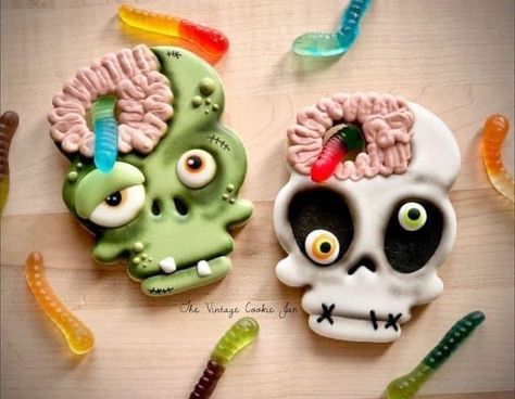 Zombie Cookies, Halloween Sugar Cookies Decorated, Halloween Deserts, Postres Halloween, Skull Cookies, Halloween Cookies Decorated, Halloween Sugar Cookies, Halloween Food Treats, Halloween Baking