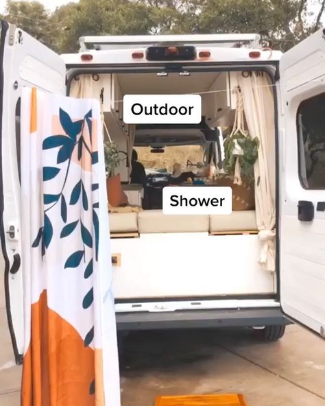 Vanlife Living on Instagram: “Outdoor shower inspiration by @wellnesswithcourtnie !😍🚿 Follow @vanlife.living for more!💛” Campervan Exterior, Kombi Motorhome, Camper Van Life, Interior Boho, Bus Living, Kombi Home, Van Conversion Interior, Campervan Life, Build A Camper Van