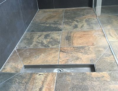 Shower Drain Ideas, Bath Layout, Wet Room Bathroom, Floor Tiles Design, Linear Drain, Tile Accessories, Wet Room, Bathroom Design Inspiration, Bathroom Remodel Shower