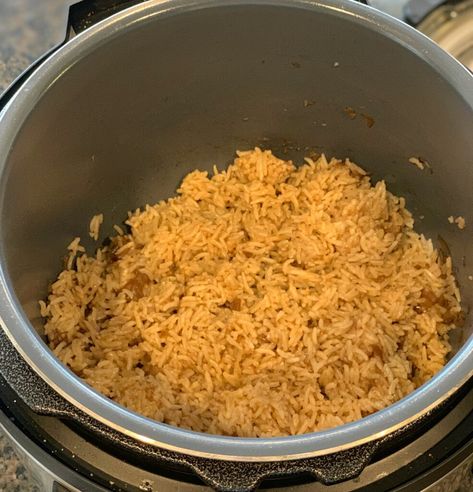 Instant Pot French Onion Rice - The Cookin Chicks French Onion Rice Instant Pot, French Onion Rice, Onion Rice Recipe, Spanish Rice Recipe Easy, Onion Rice, The Cookin Chicks, Rice Side Dish Recipes, French Onion Chicken, Rice Side