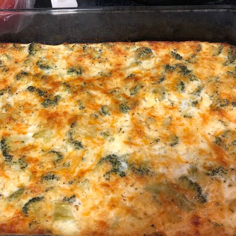 Easy Broccoli-Cheese Casserole Veggie Egg Casserole, Metabolic Research Center, Broccoli Cheese Casserole Easy, Cottage Cheese Dinner, Low Carb Veggie, Broccoli Cheddar Quiche, Cottage Cheese Recipes Healthy, Cheddar Quiche, Broccoli Cheese Casserole