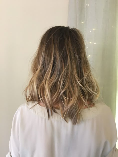 Mid Hair Length Balayage, Summer Brunette Hair Balayage Straight, Long Hair Baylage Brunettes, Straight Hair Baylage, Brown Lob Balayage, Natural Looking Blonde Balayage, Bronde Balayage Brunettes Short, Natural Balayage Brunette Short Hair, Balyage Medium Hair Brunettes