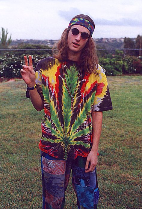 Hippie Outfits Men, Flower Power Outfit, Hippie Outfits 70s, Cool Tie Dye Shirts, Tie Dye Shirts Designs, Mundo Hippie, Looks Hippie, Tie Dye Shirts Patterns, Hippy Fashion