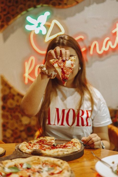 Pizza Restaurant Photography, Pizza Content Ideas, Pizza Lifestyle Photography, Restaurant Lifestyle Photography, Pizza Photography Food Styling, Pizza Photography Ideas, Restaurant Content Ideas, Pizza Content, Food Styling Ideas