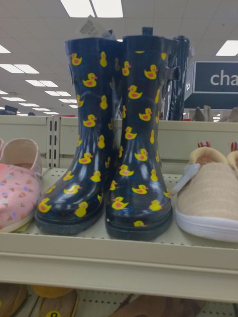 #duck #rainboots #aesthetic Rain Boots Aesthetic, Boots Aesthetic, Gum Boot, Kibbe Romantic, Spelling Bee, Duck Boots, Christmas Wishlist, Ducks, Rubber Rain Boots