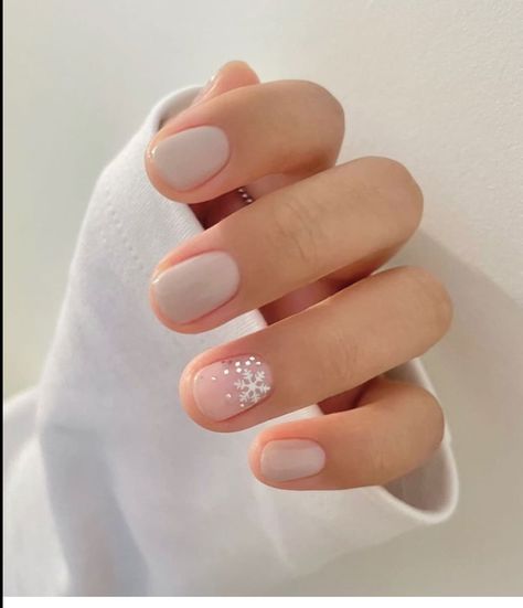 Christmas Nails Light Colors, Very Short Nails Ideas Winter, Minimalist Nails Short Winter, Nude Nails With Snowflake Design, Short Nail Designs January, Short Nail Ideas Christmas Simple, Short Neutral Christmas Nails, Natural Nails Christmas Design, Simple Neutral Christmas Nails