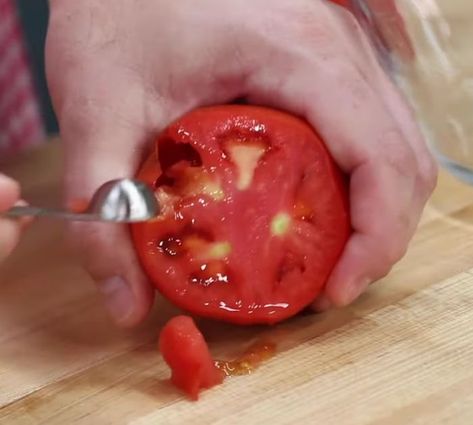 Easy Fresh Tomato Cracker Salad Recipe Tomato Cracker Salad, Cracker Salad, Barbeque Party, Summer Cookout, Simple Salad, Saltine Crackers, Summer Cookouts, Summer Side Dishes, Chopped Tomatoes