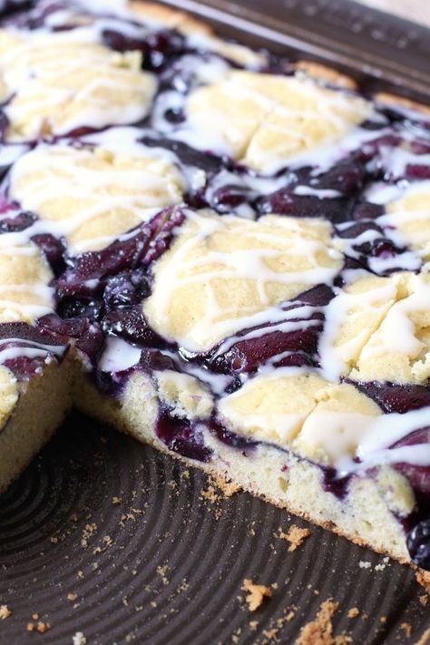 These easy blueberry pie bars are a perfect summer dessert for any picnic, potluck or party. You can either use my easy homemade blueberry pie filling, or take as shortcut and use canned pie filling. Homemade Blueberry Pie Filling, Blueberry Pie Filling Recipes, Canned Pie Filling, Pie Filling Desserts, Blueberry Pie Bars, Easy Blueberry Pie, Homemade Blueberry Pie, Cherry Pie Bars, Picnic Potluck