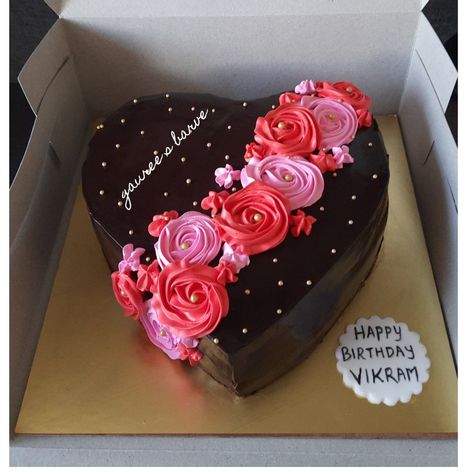 Floral design, heart shape cake Heart Shaped Graduation Cake, Love Shape Cake Design, Heart Shaped Anniversary Cakes, Heart Shape Chocolate Cake Designs, Heart Shape Cake Designs For Anniversary, Heart Shape Cake Designs, Simple Heart Cake, Cake Frosting Designs, Frosting Designs