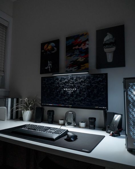 White Desk Setup, Aesthetic Gaming, Tech Room, Minimal Desk, Architect Student, Gaming Desk Setup, Dream Desk, Home Studio Setup, Desktop Setup