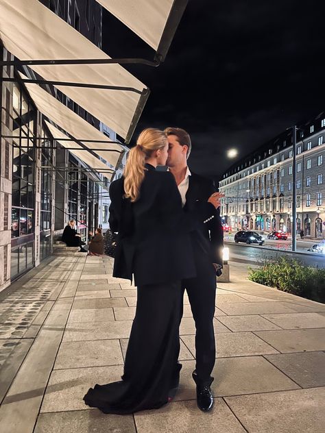 Black Tie Event Couple Outfit, Black Tie Couple Outfits, Black Tie Couple, Black Tie Aesthetic, Black Tie Men, Black Couple Outfits, Black Womens Suit, Blonde Couple, Night Luxe