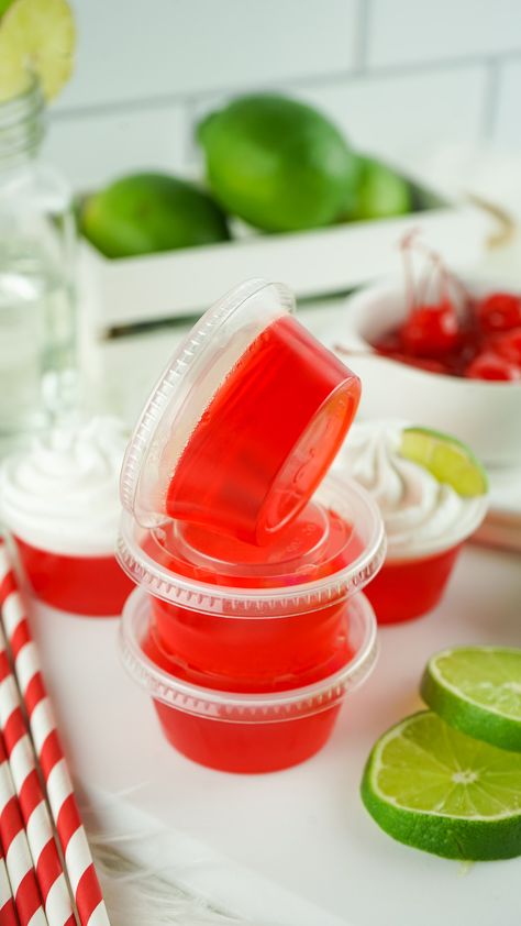 Easy Dirty Shirley Jello Shot Recipe: Enjoy the fruity taste of an adult version of the classic Shirley Temple drink with or without alcohol (cocktail or mocktail versions!)! Shirley Temple Jello Shots, Dirty Shirley Jello Shots, Dirty Shirley Temple, Dirty Shirley Recipe, Tequila Jello Shots, Hello Shots, Cherry Jello Shots, Easy Jello Shots, Margarita Jello Shots