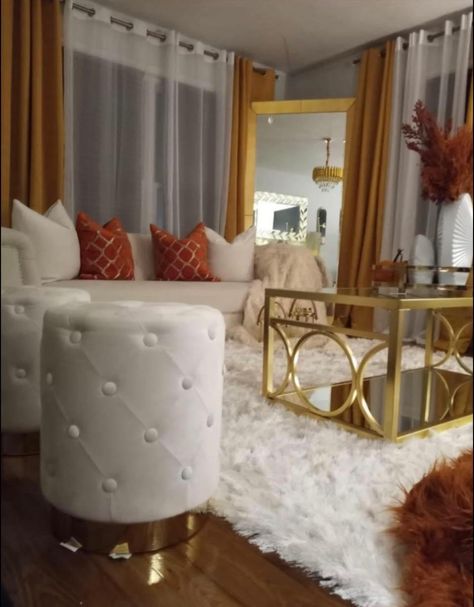 Fall Home Interior Decor, Vintage Luxury Home Decor, Cream Furniture Living Room Decor, Mediterranean Glam Decor, Ivory And Gold Living Room Decor, Creme And Gold Bedroom, Glam Apartment Decor Inspiration, Living Room Table Centerpiece Ideas, Beige Sectional Living Room Decor