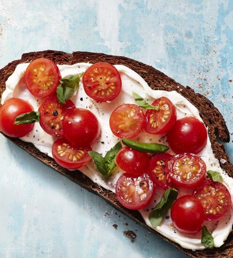 Cream cheese, halved cherry tomatoes, basil, salt & pepper Cream Cheese Toast, Healthy Breakfast Toast, Healthy Cream Cheese, Quick And Healthy Breakfast, Tomato Breakfast, Basil Salt, Tomatoes On Toast, Healthy Toast, Cream Cheese Bread