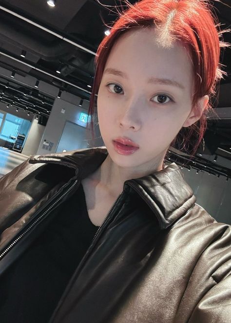 َ sur X : "[231203] 6:53PM KST: ⭐️ - +📸 - practicing - i came here to practice singing - this picture was before the recording.. the recording’s finished now! https://t.co/PJdtMJaUPJ" / X Aespa Winter, Winter Photo, Winter Photos, Bare Face, Winter Aespa, Instagram Feed Ideas, Winter Girls, Kim Min, Black Mamba