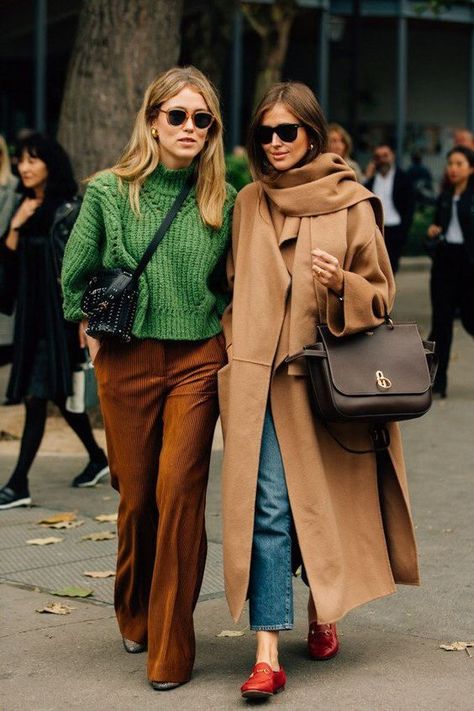 Early Fall Street Style, Chic Fall Winter Outfits, Parisian 70s Fashion, Stockholm Street Style Winter, Classy Effortless Style, Red Shoes Street Style, Chic Pride Outfit, Red For Fall, Chartreuse Bag Outfit