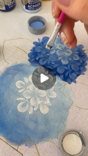 Watercolor Painting On Fabric, Painting Flowers On Fabric, Angel Painting Acrylic, Acrylic Paint On Fabric, Flower Acrylic Painting, Hydrangeas Art, Fabric Paint Diy, Fabric Painting Techniques, Fabric Painting On Clothes