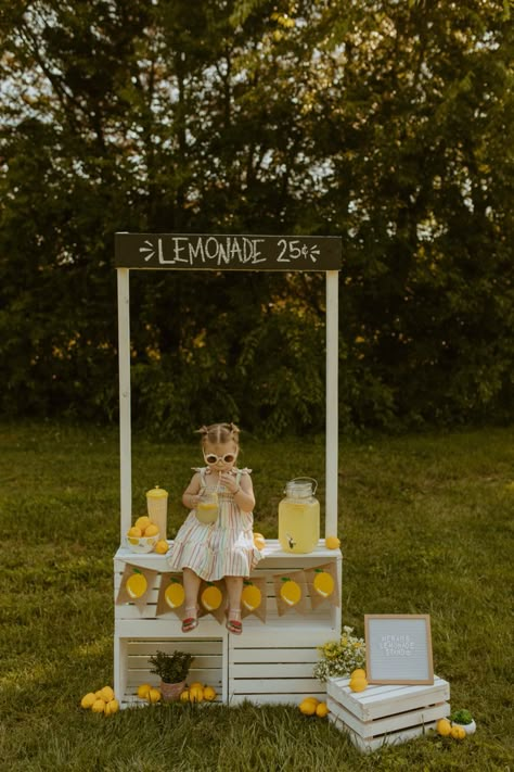 Lemonade Stand Photoshoot for kids. Lemonade Stand Photoshoot, Stand Photoshoot, Lemonade Stand Photo Shoot, Summer Mini Sessions, Mini Session Themes, Kids Lemonade Stands, Diy Lemonade Stand, Kids Lemonade, Lemonade Stands